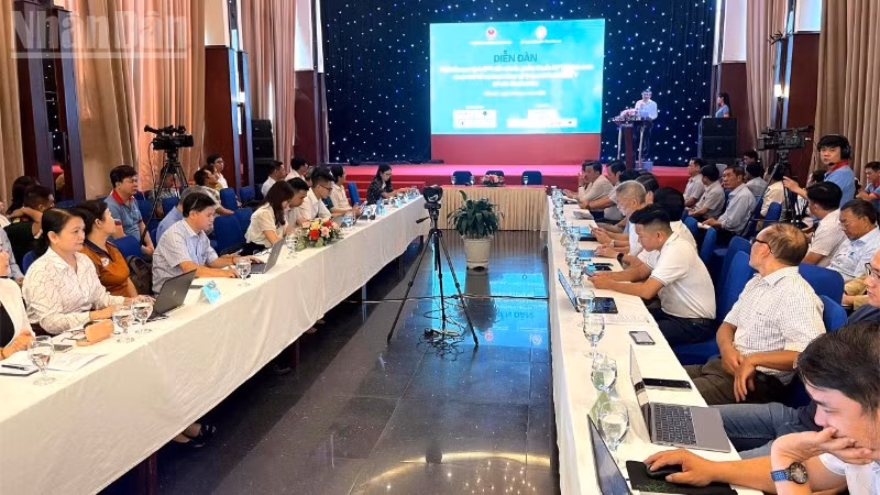 Quang cảnh diễn đàn tại phường Buôn Ma Thuột, tỉnh Đắk Lắk.