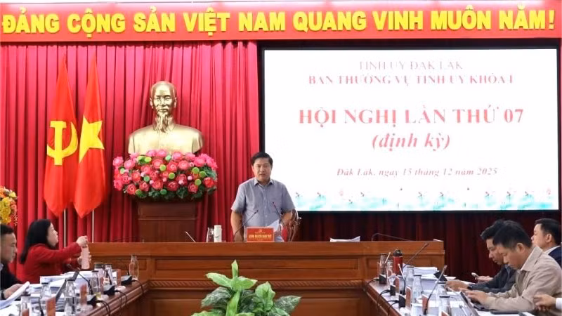 Bí thư Tỉnh ủy Đắk Lắk Lương Nguyễn Minh Triết phát biểu tại hội nghị. 