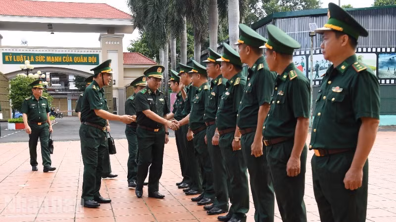 Thiếu tướng Võ Tiến Nghị làm trưởng đoàn đã đến kiểm tra toàn diện tại Ban Chỉ huy Bộ đội Biên phòng tỉnh Đắk Lắk.