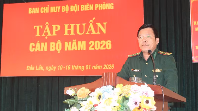 Đại tá Nguyễn Minh Tuyên, Phó Chỉ huy trưởng Bộ đội Biên phòng tỉnh Đắk Lắk phát biểu khai mạc lớp tập huấn.