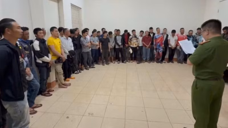 Các đối tượng liên quan được Phòng Cảnh sát Hình sự, Công an tỉnh Đắk Lắk triệu tập làm việc.