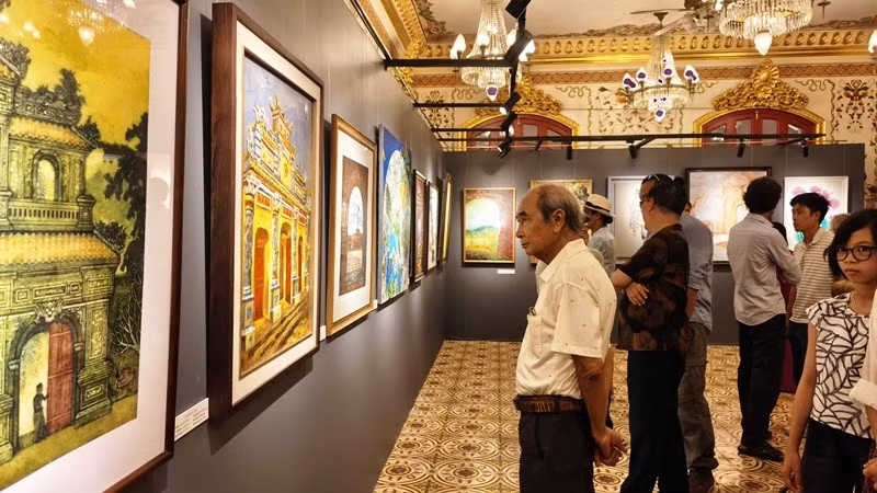 Triển lãm “Những cánh cửa di sản Huế” khai mạc chiều 14/6 tại không gian điện Kiến Trung - Đại nội Huế.