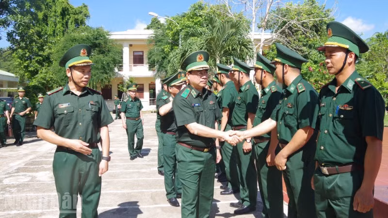 Đoàn kiểm tra đến Đồn Biên phòng cửa khẩu Đắk Ruê.