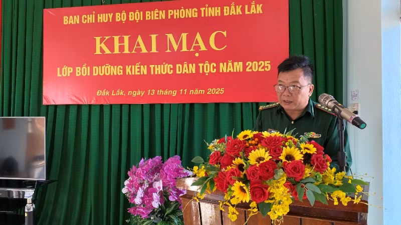Đại tá Bùi Khắc Hiệp, Chủ nhiệm Chính trị Ban Chỉ huy Bộ đội Biên phòng tỉnh Đắk Lắk tại lớp bồi dưỡng.