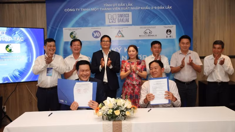 Simexco Daklak ký kết với Doanh nghiệp tư nhân Thương mại Dịch vụ Hồ Quang.