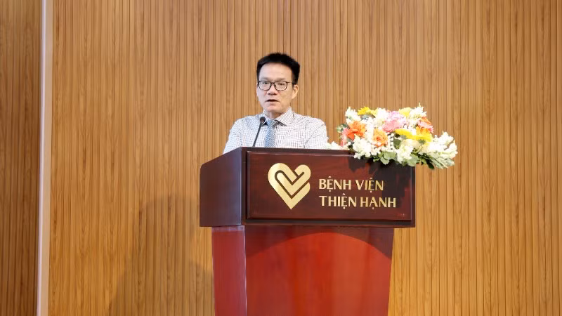 Phó Giáo sư, Tiến sĩ, bác sĩ Lê Minh Khôi, Trưởng Phòng Khoa học và Đào tạo, Bệnh viện Đại học Y Dược Thành phố Hồ Chí Minh phát biểu tại hội thảo.