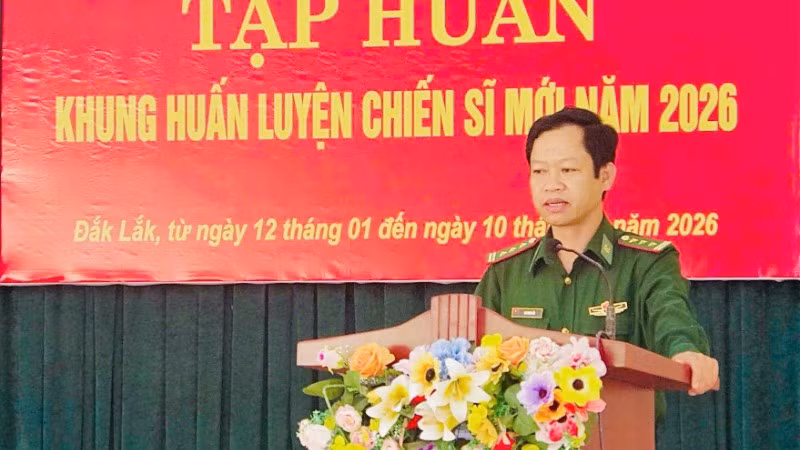 Thượng tá Bùi Minh Hải, Phó Tham mưu trưởng Bộ đội Biên phòng tỉnh Đắk Lắk phát biểu khai mạc tập huấn.