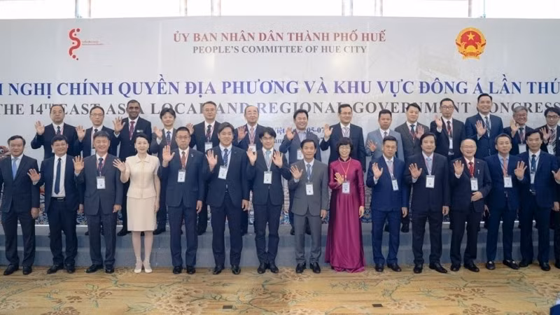 Các đại biểu chụp hình lưu niệm tại hội nghị.