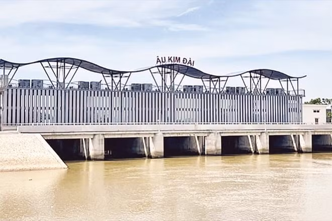 Âu Kim Đài là công trình thủy lợi được ví như “tấm van vàng” kiểm soát mặn và phục vụ tưới tiêu cho phía nam tỉnh Ninh Bình. (Ảnh: YẾN TRINH)