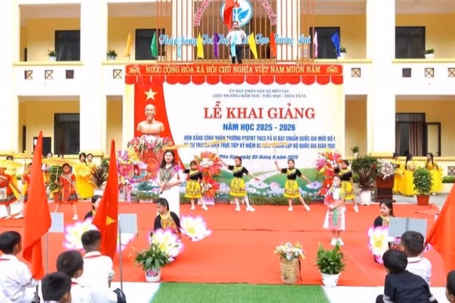 Không khí náo nức trong Lễ khai giảng năm học mới 2025-2026 diễn ra tại các trường trên địa bàn tỉnh vùng cao Tuyên Quang.