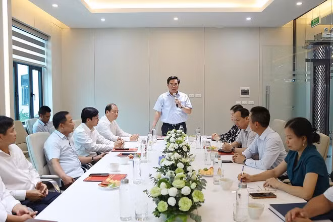 Chủ tịch Ủy ban nhân dân tỉnh Phú Thọ Trần Duy Đông phát biểu chỉ đạo tại buổi kiểm tra Khu công nghiệp Thái Hòa-Liễn Sơn-Liên Hòa, ngày 4/7.