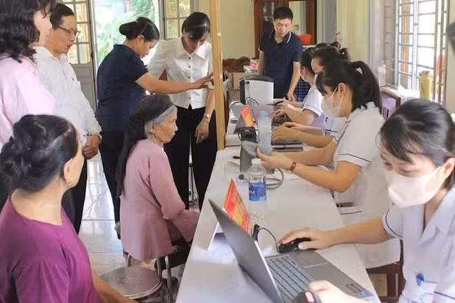 Ảnh minh họa: Khám sức khỏe cho người dân ở xã Gia Lộc, Hải Phòng. (Ảnh: HẢI HÀ)