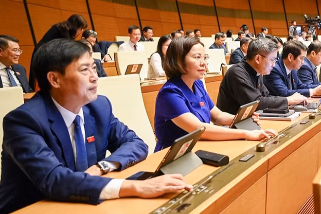 Tại kỳ họp thứ 7, Quốc hội đã thông qua Luật sửa đổi, bổ sung một số điều của Luật Đất đai số 31/2024/QH15, Luật Nhà ở số 27/2023/QH15, Luật Kinh doanh bất động sản số 29/2023/QH15, Luật Các tổ chức tín dụng số 32/2024/QH15. (Ảnh: ĐĂNG ANH)