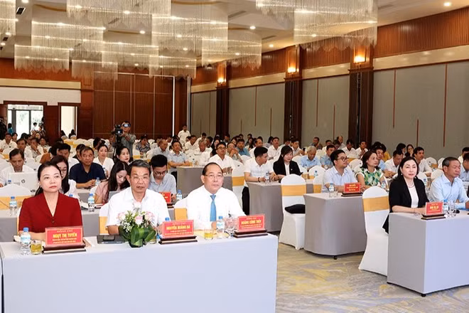 Các đại biểu dự hội nghị.