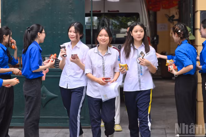 Thí sinh tại kỳ thi tuyển sinh vào lớp 10 của Hà Nội. (Ảnh: THẾ ĐẠI)