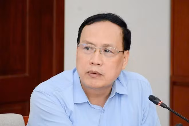 Giáo sư, Tiến sĩ khoa học Nguyễn Đình Đức, Giám đốc Phòng Thí nghiệm vật liệu và kết cấu tiên tiến, nguyên Chủ tịch Hội đồng Trường đại học Công nghệ (Đại học Quốc gia Hà Nội).