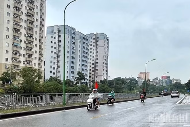 Dự báo khu vực Hà Nội sáng có lúc có mưa, trưa chiều giảm mây hửng nắng. (Ảnh minh họa: Đ.T)