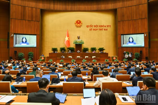 Quốc hội làm việc tại hội trường. (Ảnh: DUY LINH)