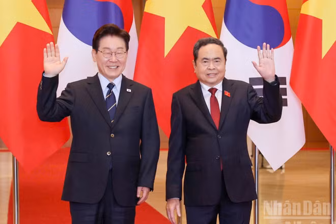 Chủ tịch Quốc hội Trần Thanh Mẫn hội kiến Tổng thống Hàn Quốc Lee Jae Myung. (Ảnh: DUY LINH)