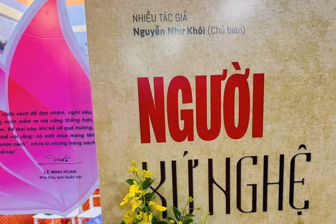 Cuốn sách tập hợp 52 chân dung "Người xứ Nghệ" tiêu biểu, như một "bản biên niên tinh thần" thu hút đông đảo bạn đọc.