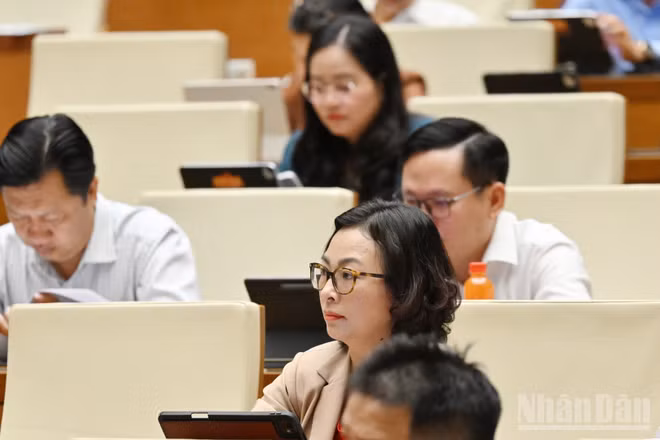 Quốc hội làm việc tại hội trường. (Ảnh: THỦY NGUYÊN)