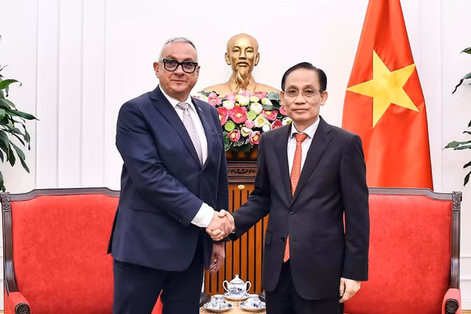 Bộ trưởng Ngoại giao Lê Hoài Trung tiếp Cao ủy Liên minh châu Âu (EU) về Đối tác quốc tế Jozef Síkela. (Nguồn ảnh: baoquocte.vn)