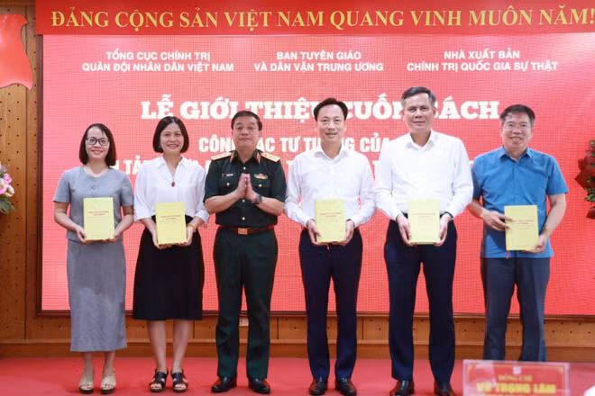 Ra mắt cuốn sách của Đại tướng Nguyễn Trọng Nghĩa về công tác tư tưởng của Đảng trong kỷ nguyên mới