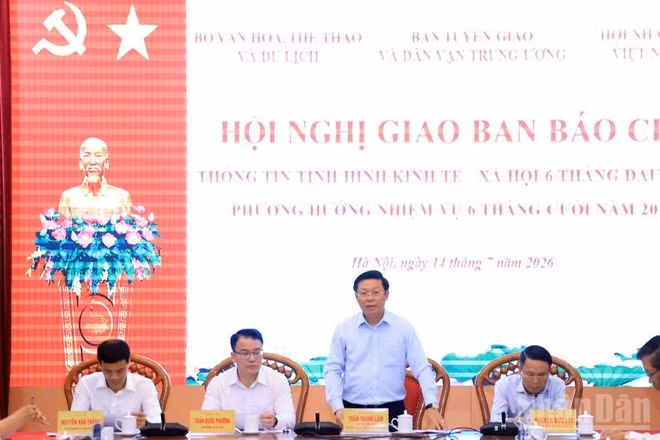 Đồng chí Trần Thanh Lâm điều hành hội nghị.