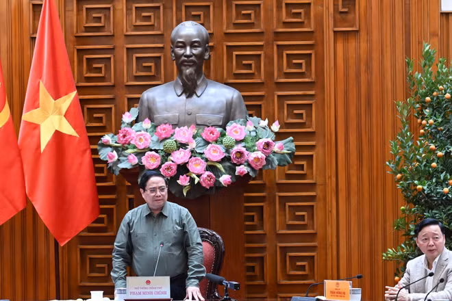 Thủ tướng Phạm Minh Chính chủ trì cuộc họp với các bộ, ngành bàn giải pháp khắc phục sự cố cầu sông Lô ở xã Đoan Hùng, tỉnh Phú Thọ.
