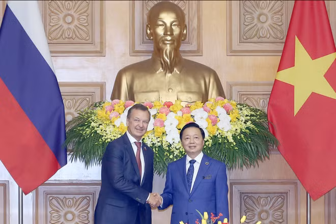 Phó Thủ tướng Trần Hồng Hà tiếp Phó Chủ tịch thứ nhất Hội đồng Liên bang Quốc hội Liên bang Nga A.V. Yatskin. (Ảnh: VGP)