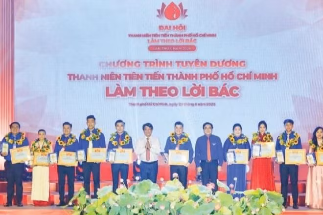Thành đoàn Thành phố Hồ Chí Minh tuyên dương các thanh niên tiên tiến làm theo lời Bác.