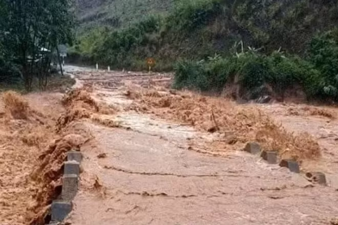 Mưa lớn kéo dài có nguy cơ gây ngập úng tại các vùng trũng thấp, khu đô thị, khu công nghiệp; đồng thời làm gia tăng nguy cơ xảy ra lũ quét trên các sông, suối nhỏ và sạt lở đất ở khu vực đồi núi.