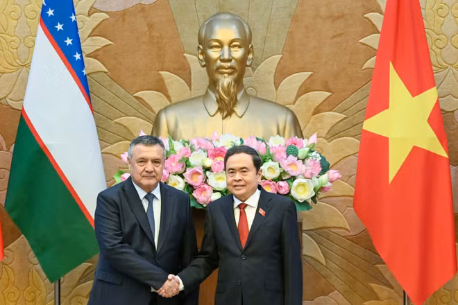 Chủ tịch Quốc hội Trần Thanh Mẫn và Chủ tịch Hạ viện Uzbekistan Nuriddin Ismoilov. (Ảnh: DUY LINH)