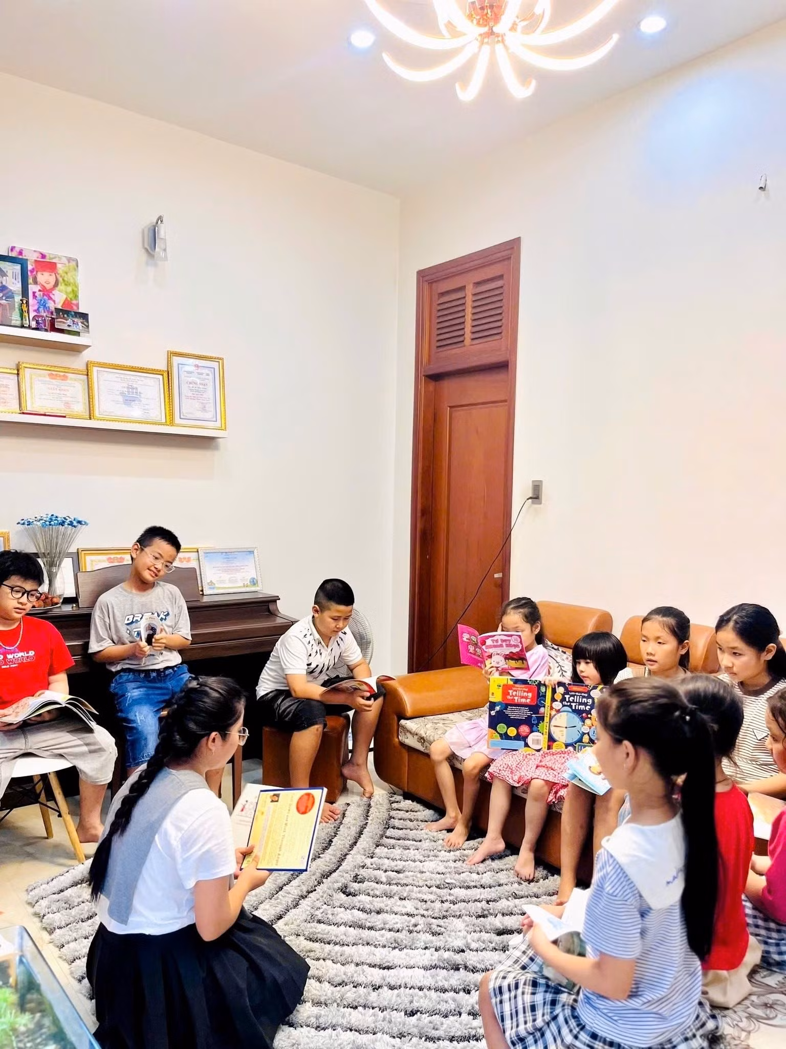 cu-cuoi-tuan-cac-ban-lai-te-tuu-tai-nha-diem-hang-de-sinh-hoat-truc-tiep.jpg