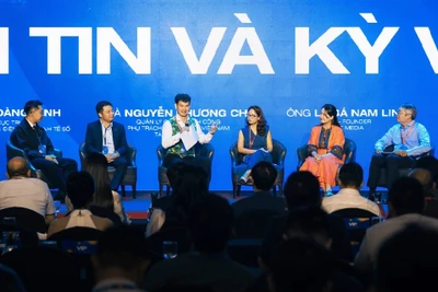 Nghệ sĩ nhân dân Xuân Bắc - Cục trưởng Cục Nghệ thuật biểu diễn điều phối phiên Tọa đàm với chủ đề “Niềm tin và kỳ vọng”.