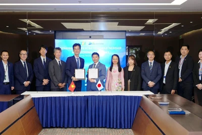 Lễ ký kết thỏa thuận hợp tác chiến lược toàn diện giữa FPT với ANA Systems, trong khuôn khổ hội nghị toàn cầu thường niên do tập đoàn tổ chức tại Đà Nẵng.