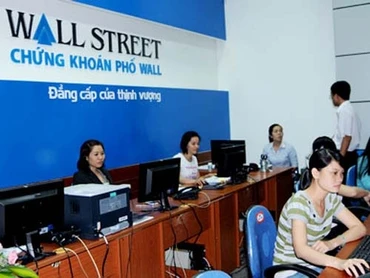 Lợi nhuận dương, Chứng khoán Phố Wall ra khỏi diện cảnh báo