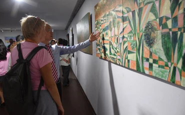 Triển lãm thu hút đông đảo người dân tham quan