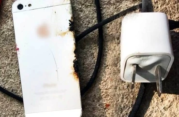 Chiếc điện thoại phát nổ khi đang sạc pin.