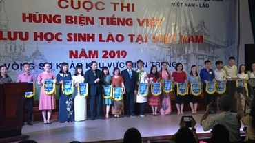 16 đội lưu học sinh Lào dự thi hùng biện bằng tiếng Việt