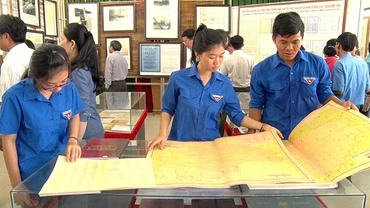 Triển lãm thu hút đông đảo lực lượng đoàn viên, thanh niên tới tham quan và tìm hiểu.