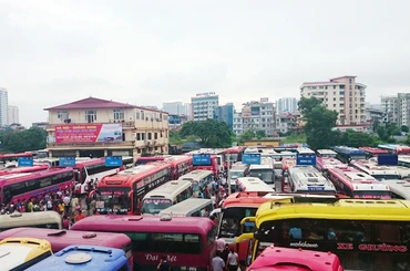 Trong dịp nghỉ lễ, các bến xe Hà Nội đã lên kế hoạch tăng cường xe để giải tỏa hành khách trong trường hợp khách tăng đột biến. Trong ảnh: Bến xe Mỹ Đình, Hà Nội.