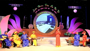 Một tiết mục thi diễn của đoàn Bình Dương.