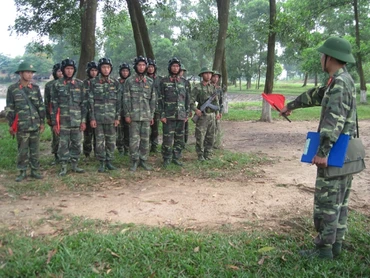 Khẩu đội pháo tự hành CY 152, Lữ đoàn 45 (Binh chủng Pháo binh) thực hành chiếm lĩnh trận địa, chuẩn bị chiến đấu.