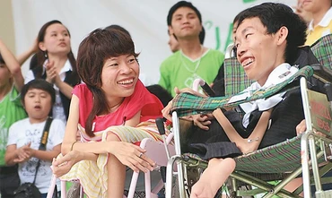 Thảo Vân và Công Hùng trong một buổi giao lưu với các bạn trẻ năm 2012. Ảnh do nhân vật cung cấp