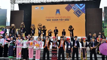 Ngày hội bản làng “Sắc xuân Tây Bắc” tại Sa Pa, ngày 5-4- 2014