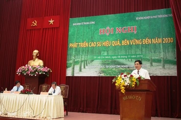 Đồng chí Cao Đức Phát phát biểu tại hội nghị.