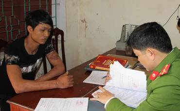 Khởi tố đối tượng hành hung nhân viên y tế