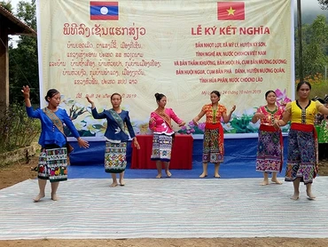 Biểu diễn văn nghệ trong lế ký kết.