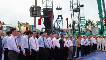 Khởi công xây dựng cầu Hàn.